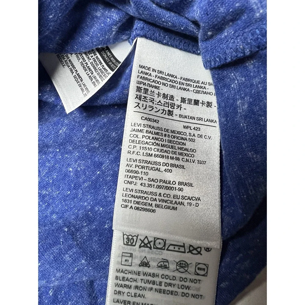 Levis tshirt new